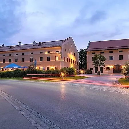 Alte Zollstation- Historical Building מלון 4*